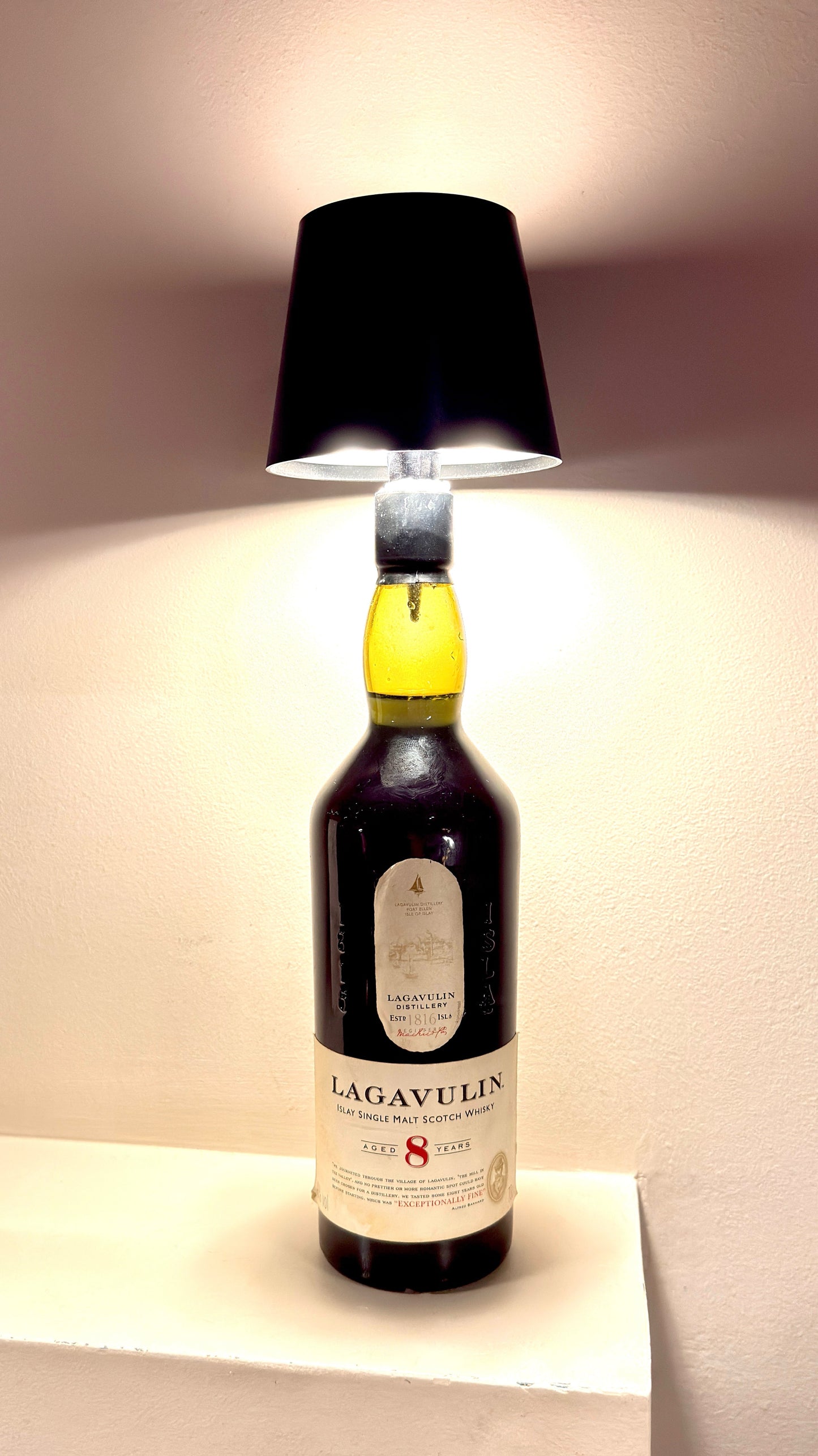 lagavulin 8y ''Whiskey'' Table Lamp